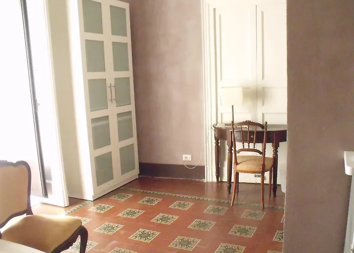 多米诺克斯旅馆 4*