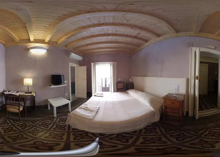 多米诺克斯旅馆 4* 卡塔尼亚