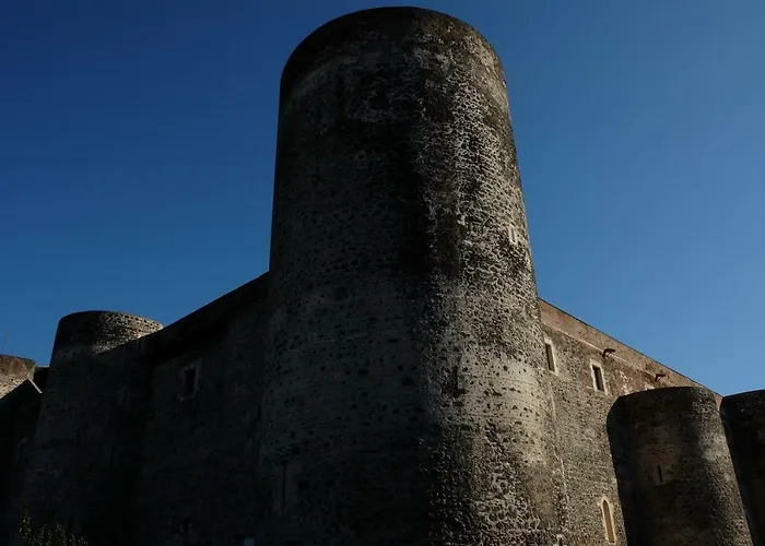 多米诺克斯旅馆 4* 卡塔尼亚