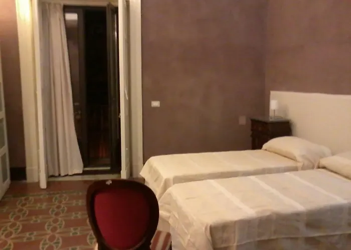 多米诺克斯旅馆 卡塔尼亚