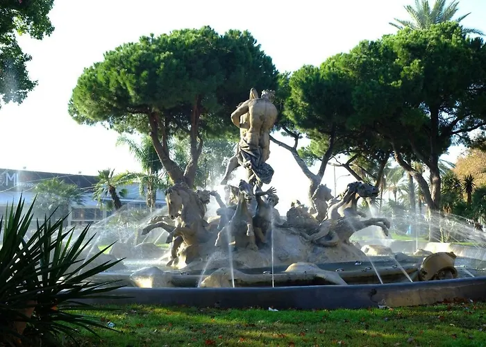 多米诺克斯旅馆 4* 卡塔尼亚